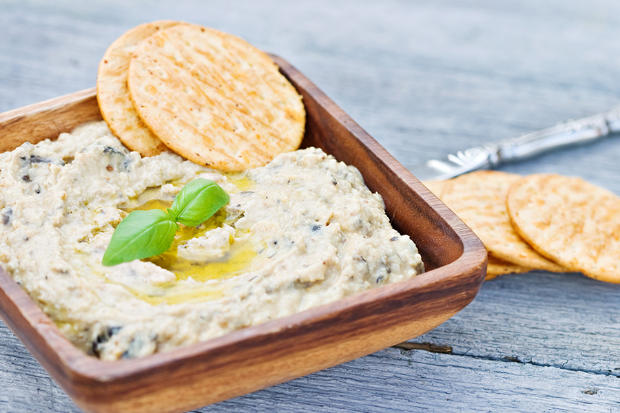 Hummus &amp; Crackers